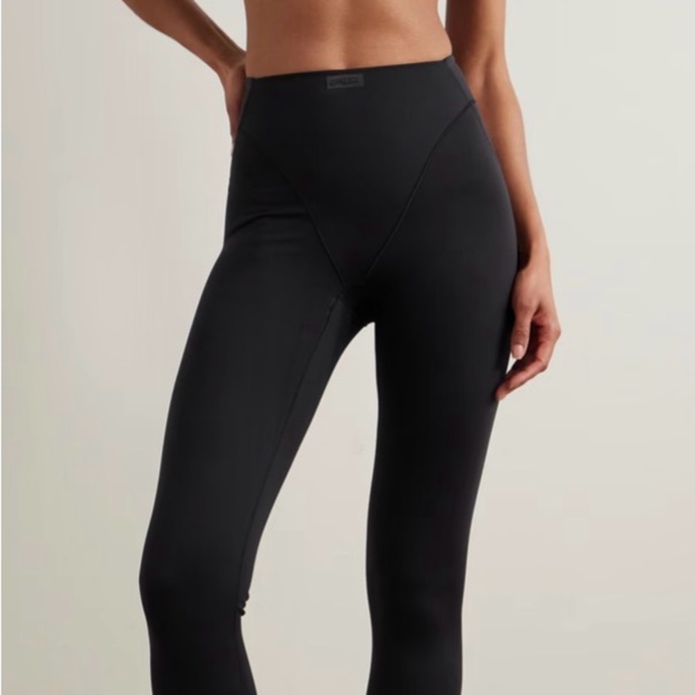 Nike x SKIMS V-Panel Leggings – Size Large – NWT